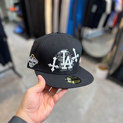 کلاه کپ فیت بک نیو ارا (NEW ERA LA) مشکی فرشته سایز  (1/2)7 (59.6 CM)